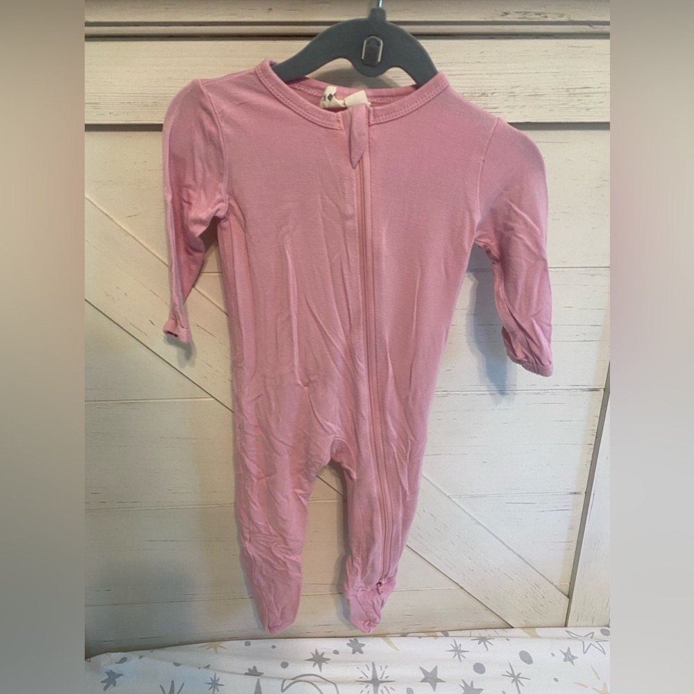 Kyte Baby double zipper Footed Onesie Pink